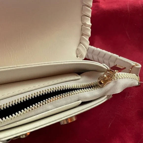 ⛄️ White Leather type! Nice condition! ⛄️ - Picture 9 of 12